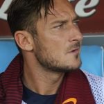 Francesco Totti commenta la foto di Ilary Blasi: 