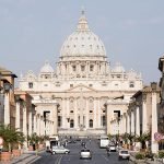 Roma: il sanpietrino a forma di cuore di Piazza San Pietro