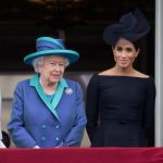 Regina Elisabetta, i completi pastello: blu chiaro e azzurro