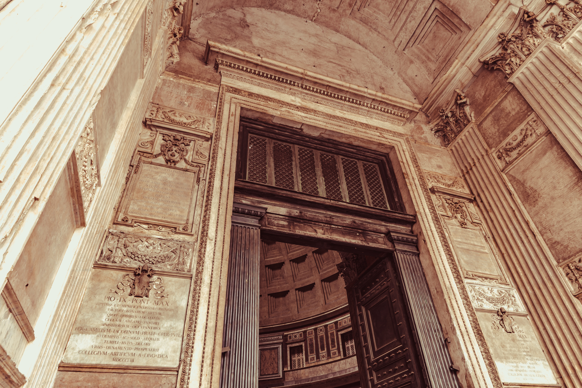 Lo spettacolare effetto di luce del Pantheon: ecco il video