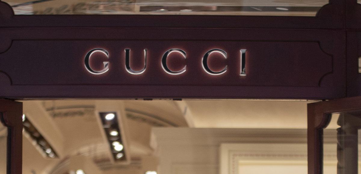 Se ritenete costose le infradito di Chiara Ferragni, allora non avete visto il prezzo delle infradito di Gucci: l'assurdo costo