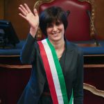 Chiara Appendino Sindaco di Torino con la fascia tricolore