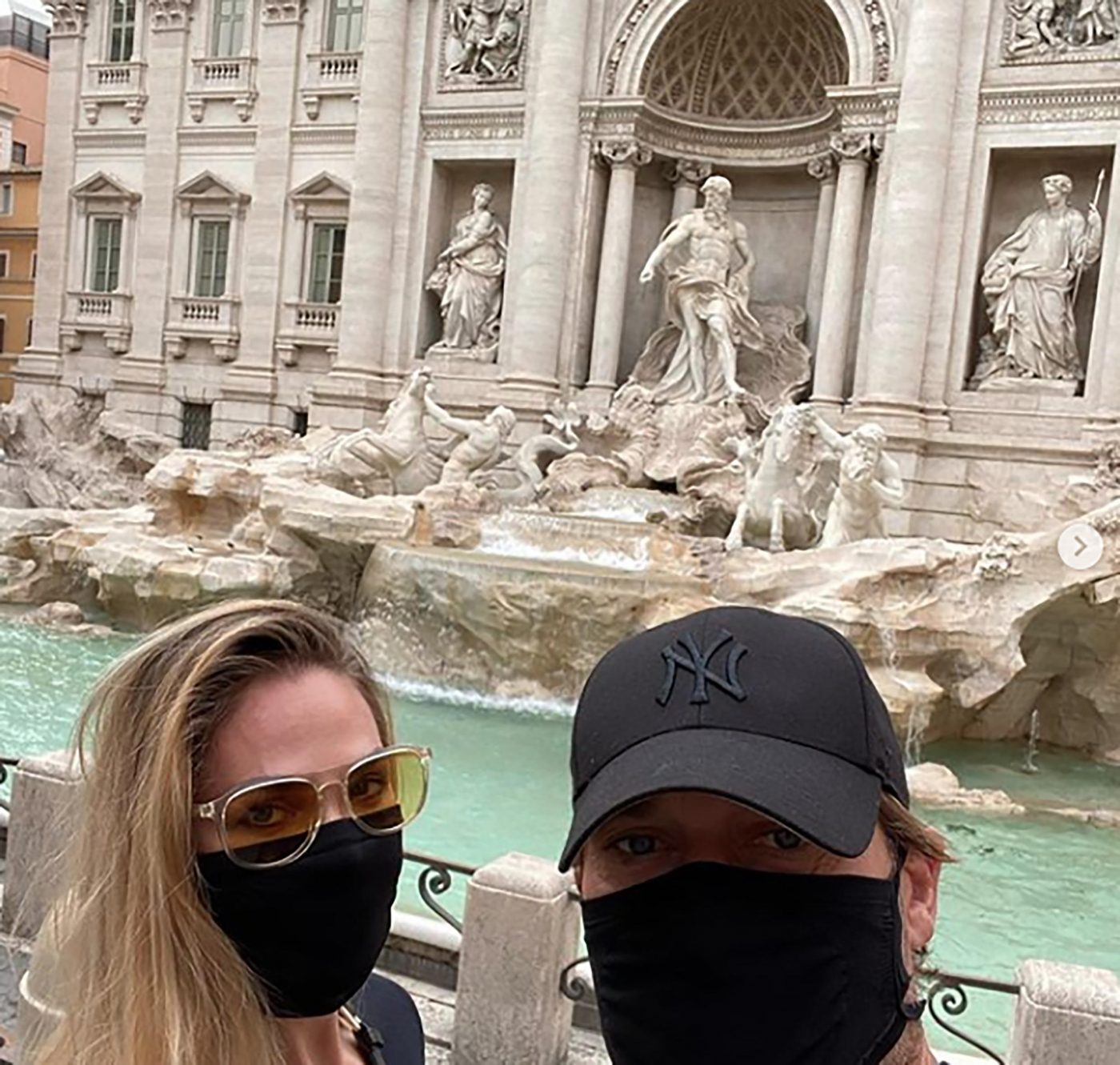 Francesco Totti commenta le foto della moglie su Instagram
