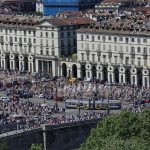 La piazza di Torino gremita per le frecce tricolore