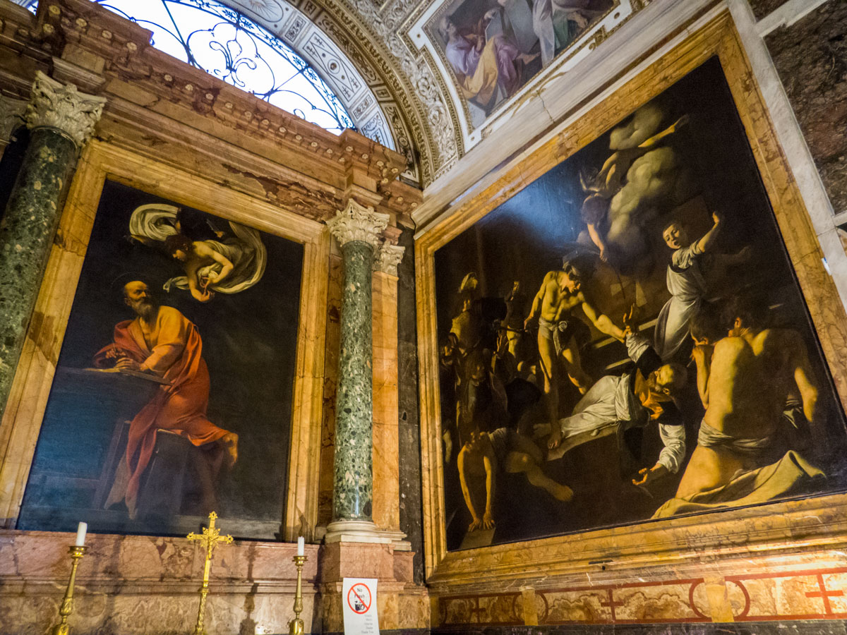 la chiesa di roma con tre mirabili tele di caravaggio
