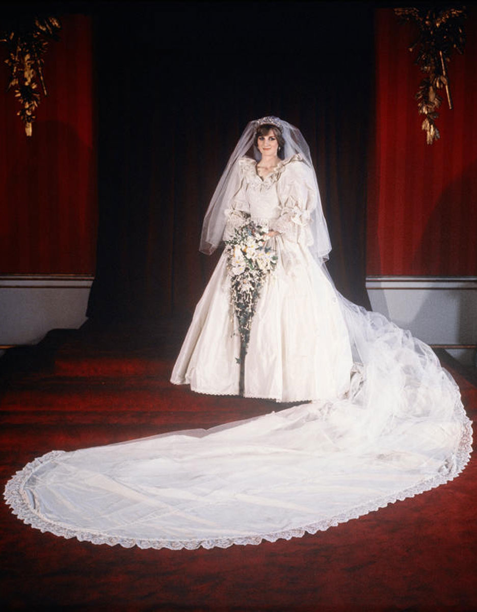 Lady Diana, il suo abito da sposa è indimenticabile