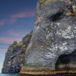 Islanda, che ci fa un elefante di roccia nell’Oceano Atlantico?