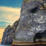 Islanda, che ci fa un elefante di roccia nell’Oceano Atlantico?