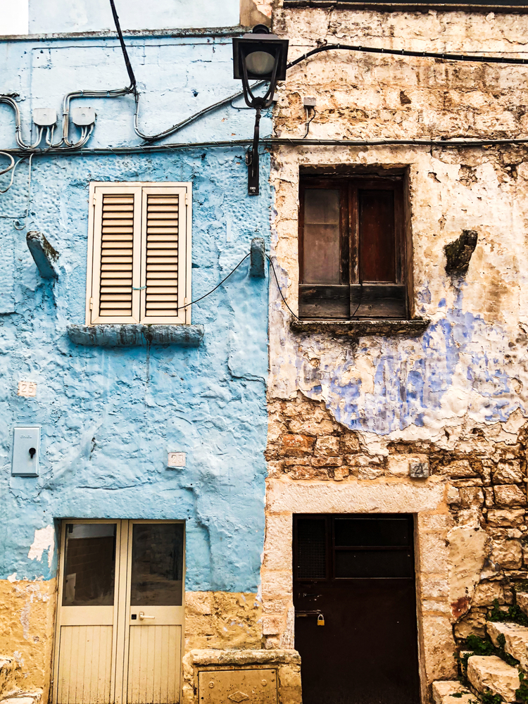 Casamassima, la leggenda sulle case dipinte di blu