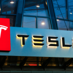 Tesla annuncia il robot per i lavori pesanti