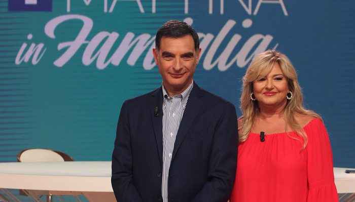 Uno Mattina In Famiglia Clima Infuocato Tra Tiberio Timperi E Monica Setta Le Frecciatine Volate Tra I Due Conduttori Funweek