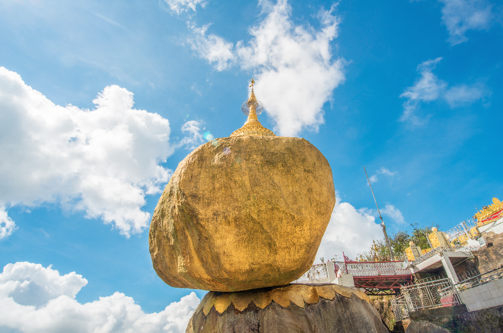 Buddha e la roccia d'oro