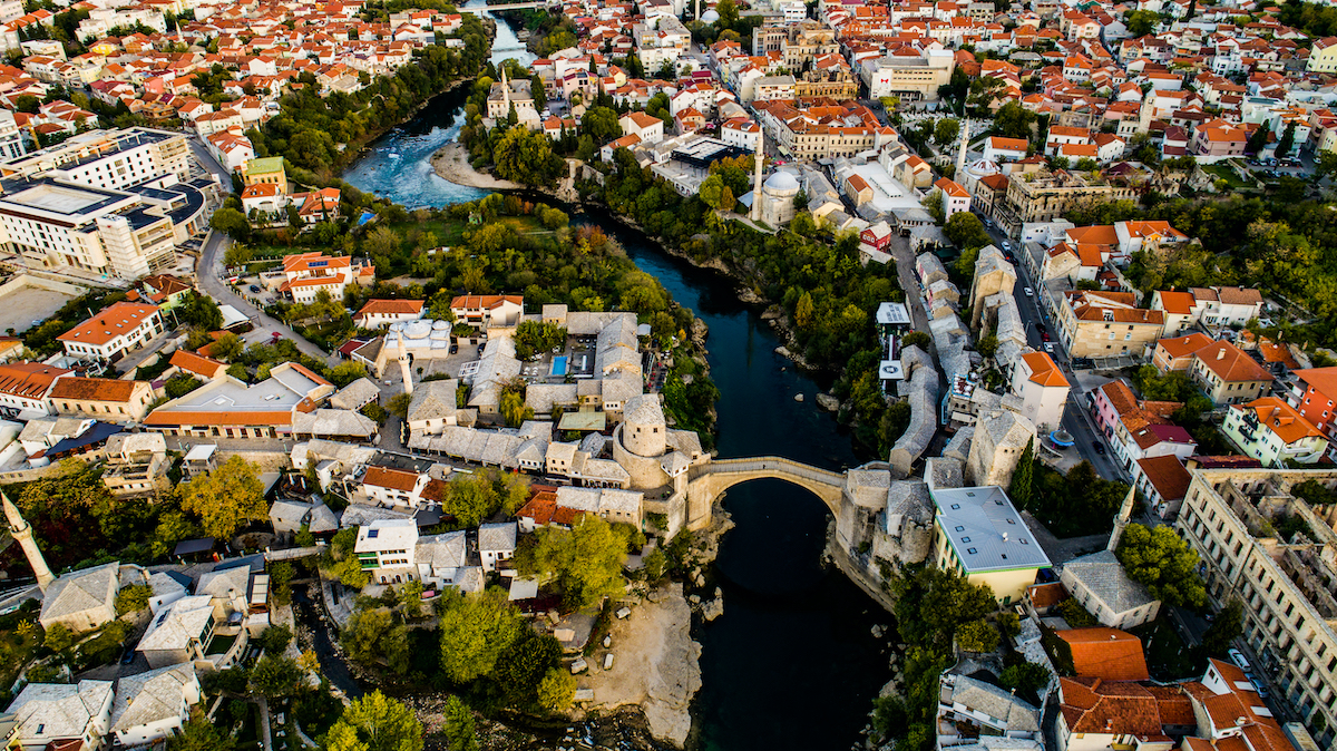 Tutta Mostar porta i segni della guerra