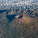 Gli UFO volano vicino ai vulcani, Vesuvio sorvegliato speciale