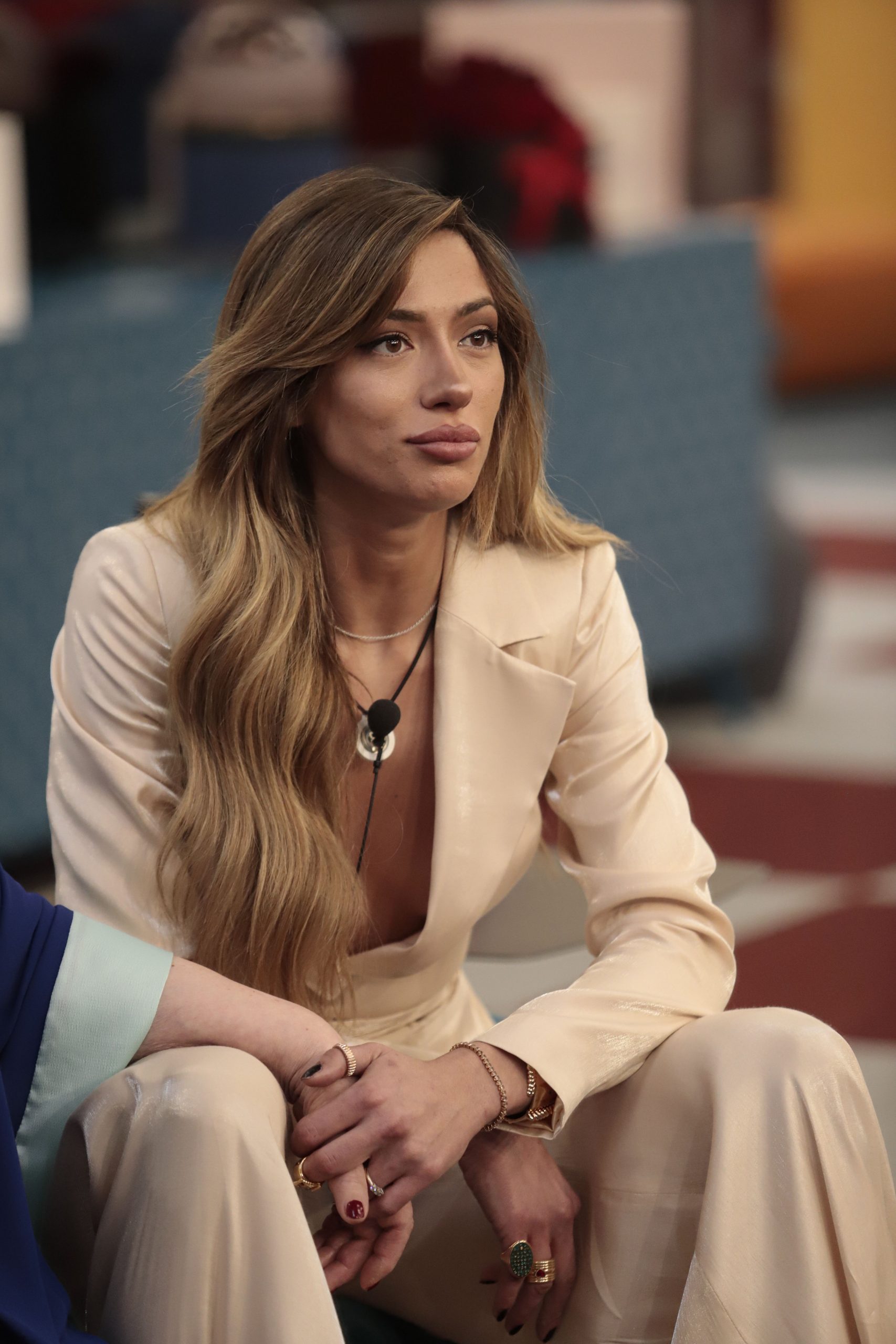 É muito ruim lá.  Veja como ele reagiu à sua falta de resposta: Funweek