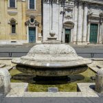 La fontana con il coperchio di Roma