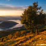 Brescia, la montagna sul lago che si trasforma in autunno: quel profumo e i colori dei boschi che si preparano all’inverno