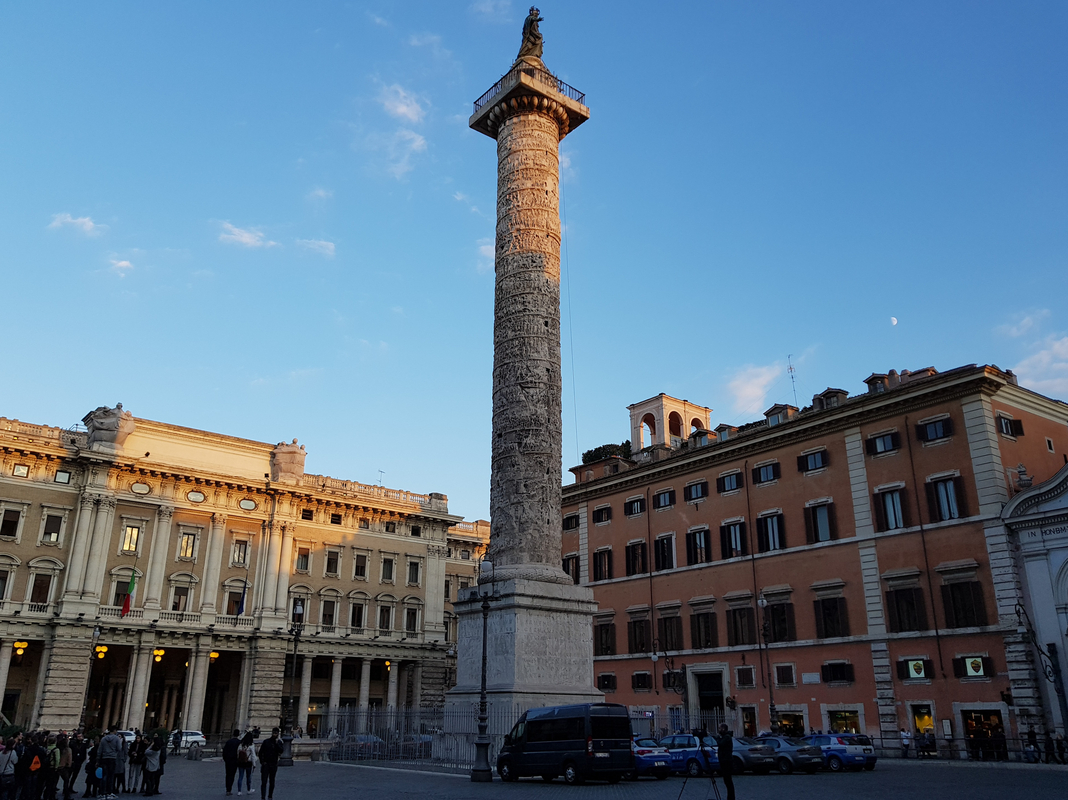 Piazza Colonna Marco Aurelio Shutterstock