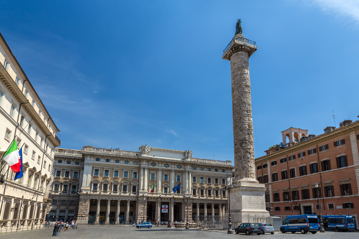 Piazza Colonna Marco Aurelio Shutterstock