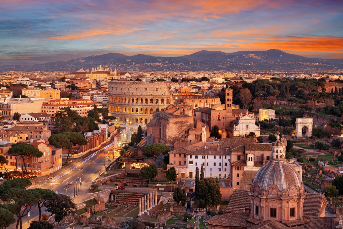 Vista Roma dall'alto Colosseo panorama Golden hour