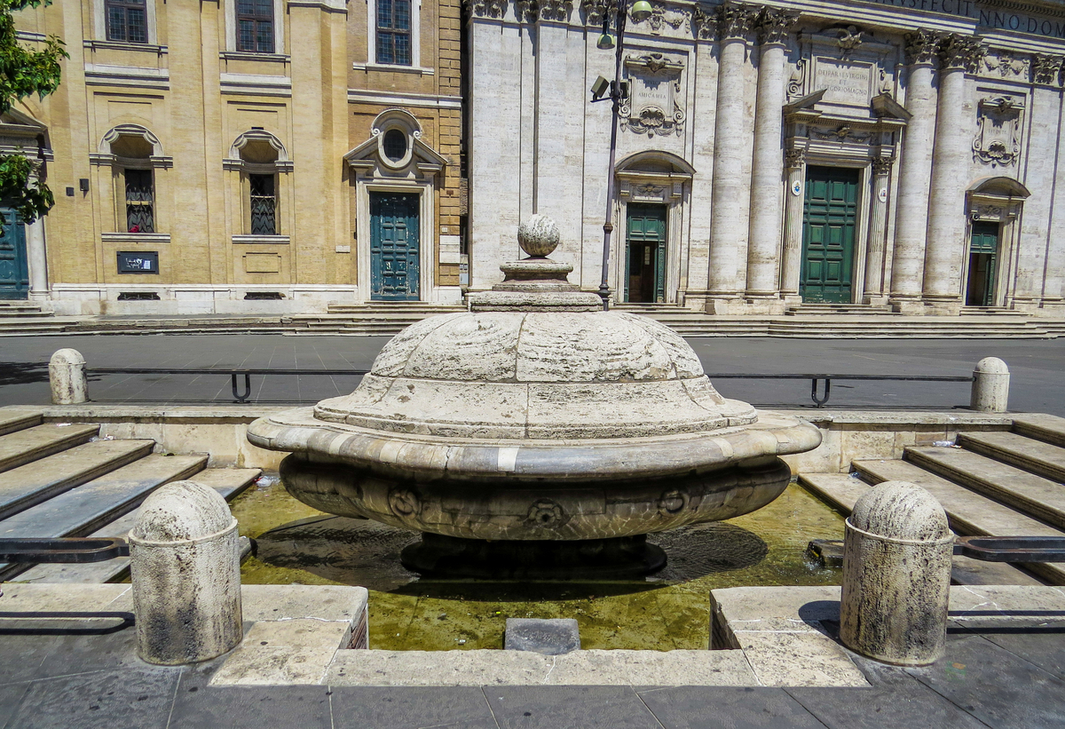 Fontana della zuppiera Roma